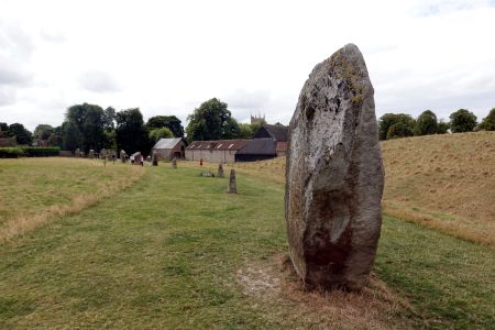 Avebury - megalitický kamenný kruh